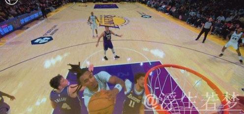 卡斯尔抢板快攻全场飞驰 旋转上篮命中 卡斯尔抢板快攻全场飞驰 旋转上篮命中